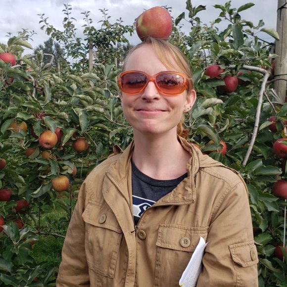 Meet your Posher, Kelli - Picture 1 of 2